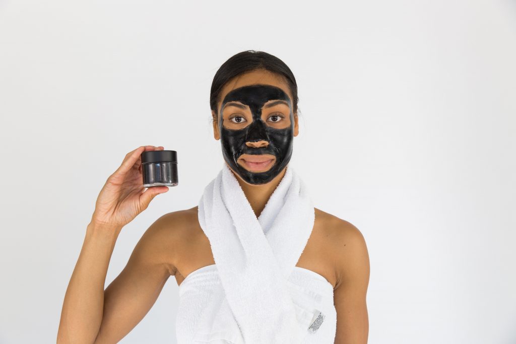Black mask: ce este, cum se folosește și cum se prepară acasă- Conscious Beauty