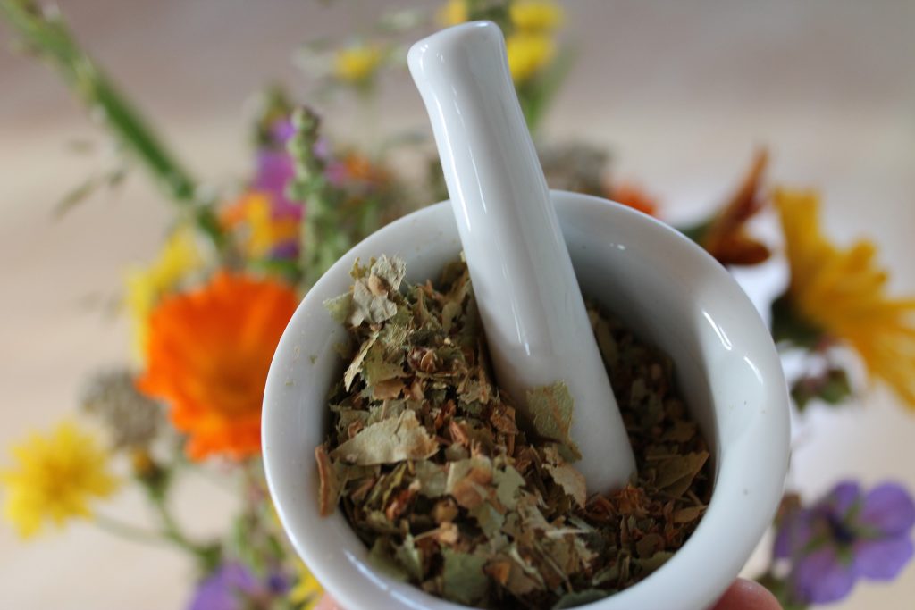 Echilibrarea mental- emoțională prin folosirea cosmeticelor emoționale-Terapia florală Bach- Conscious Beauty
