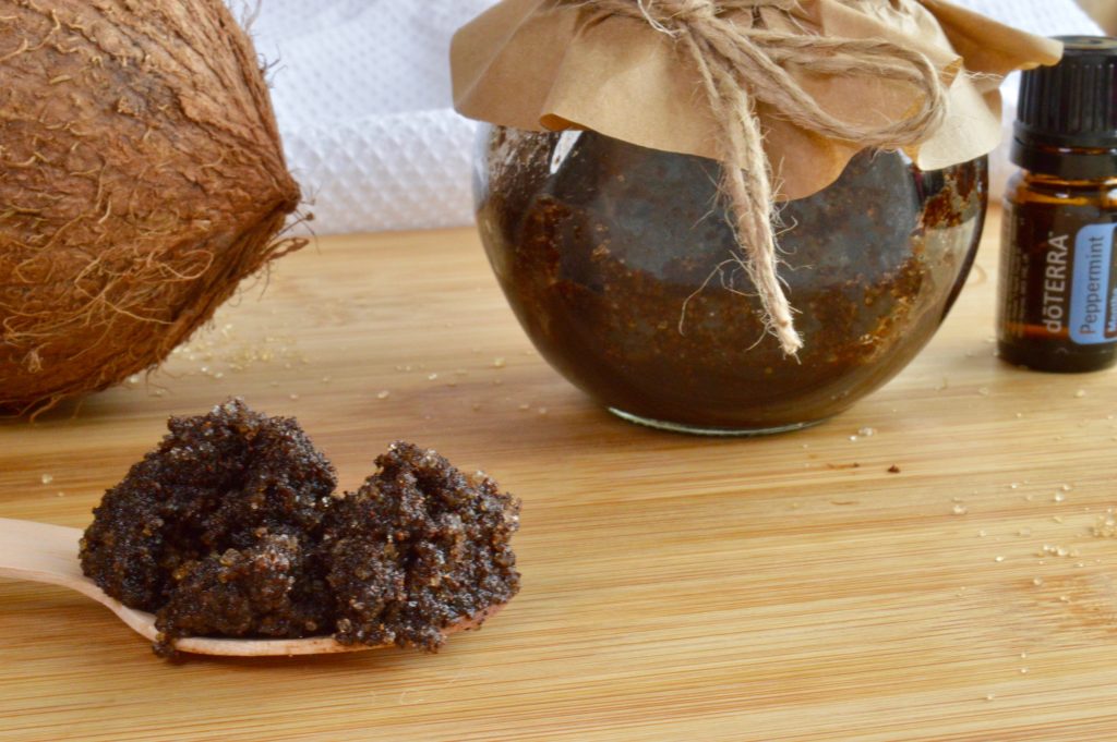 Exfoliant cu mentă și cafea- Conscious Beauty