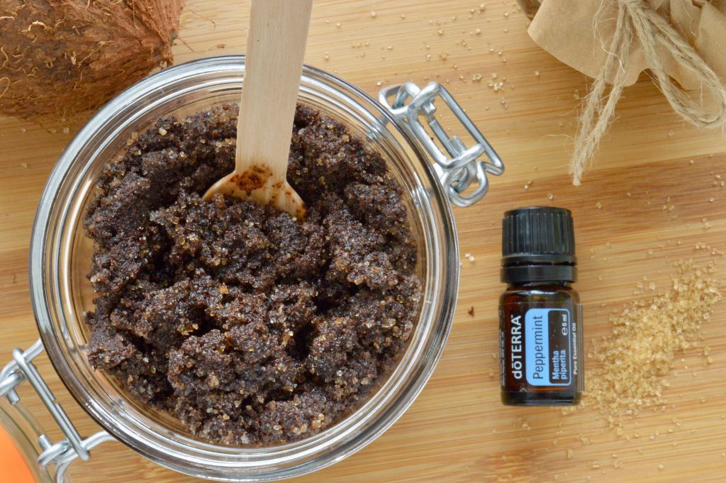 Exfoliant cu mentă și cafea- Conscious Beauty