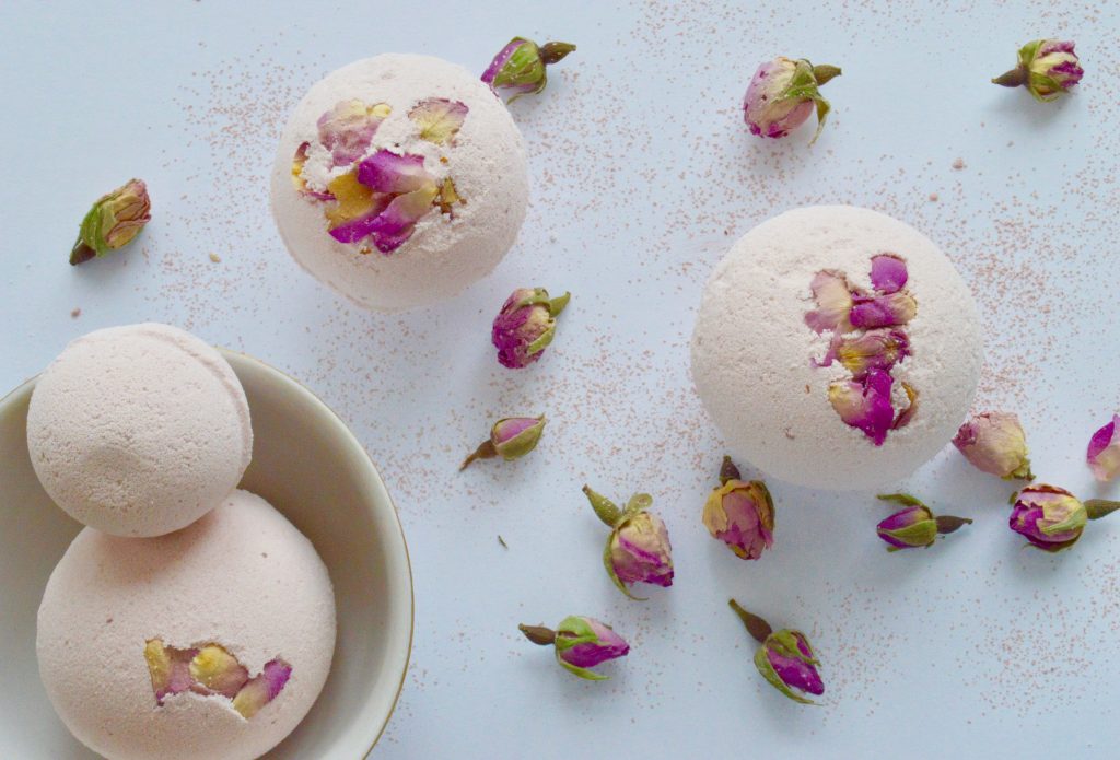 Bombe de baie efervescente cu trandafir – Cu Rețetă