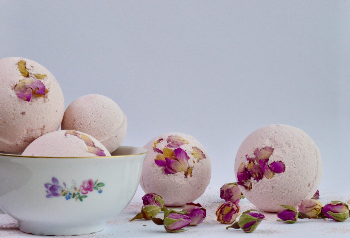 Bombe de baie efervescente cu trandafir