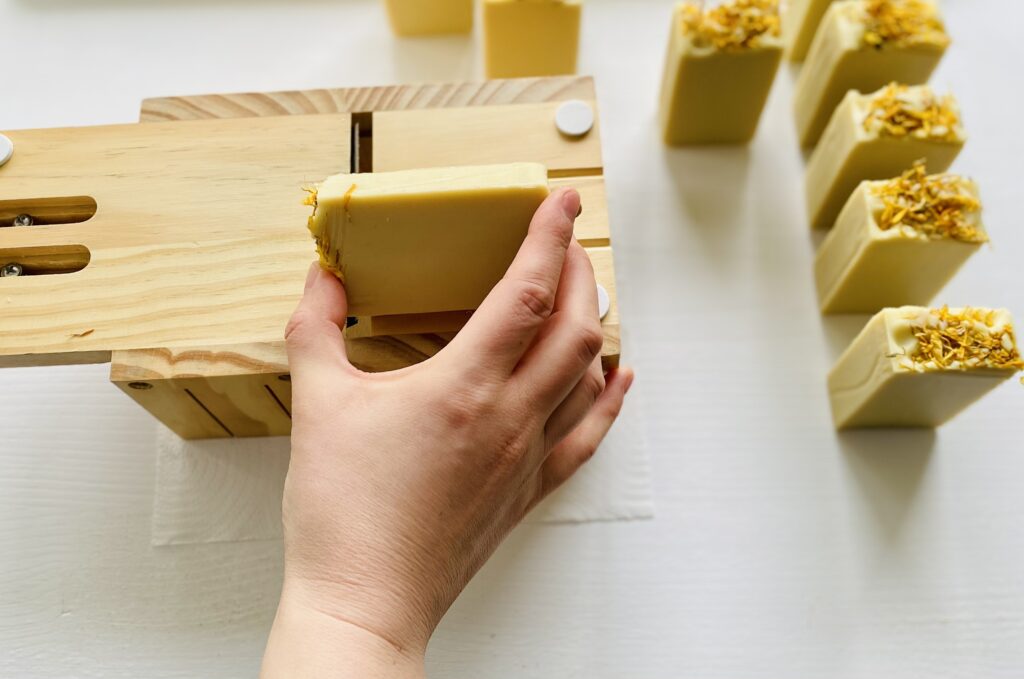 Cum să faci Săpun cu Ulei de Gălbenele - Rețetă | How to Make Calendula Infused Oil Soap with Recipe