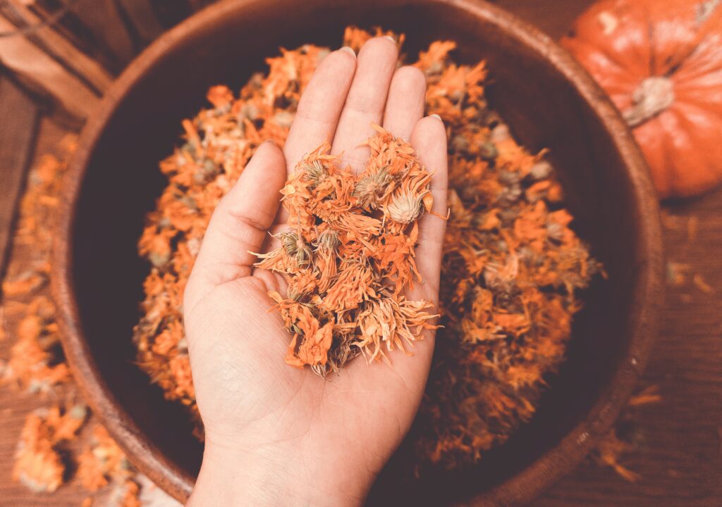 How to Make Calendula Infused Oil Soap with Recipe | Cum să faci Săpun cu Ulei de Gălbenele - Rețetă